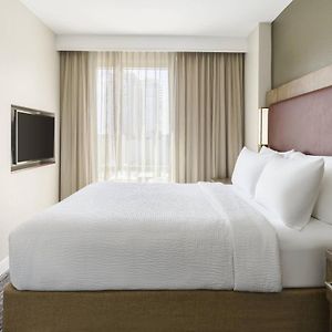 One-Bedroom Queen Suite